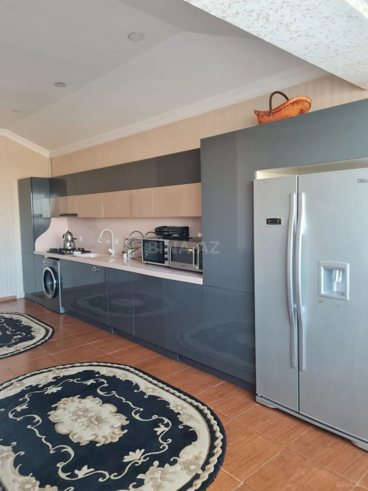Satılır 3 otaqlı mənzil 240 m²