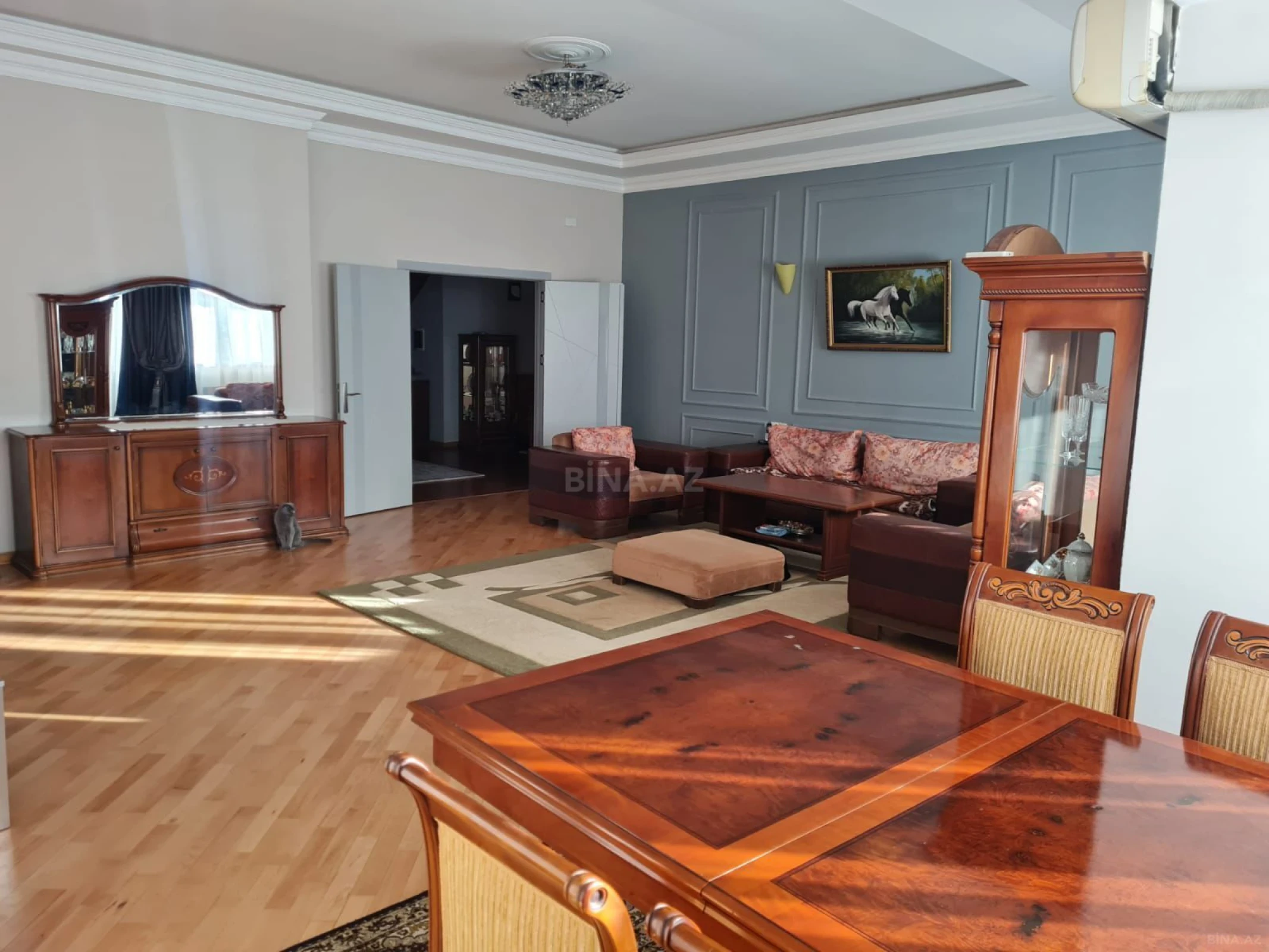 Satılır 3 otaqlı mənzil 240 m²