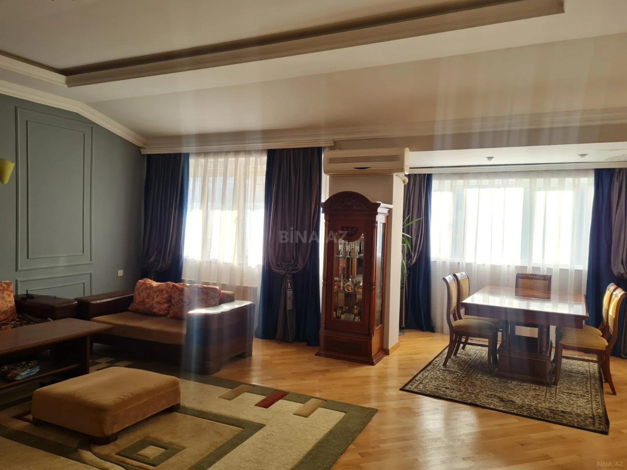 Satılır 3 otaqlı mənzil 240 m²
