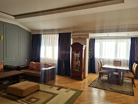 Satılır 3 otaqlı mənzil 240 m²