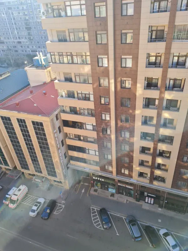 Satılır 3 otaqlı mənzil 240 m²