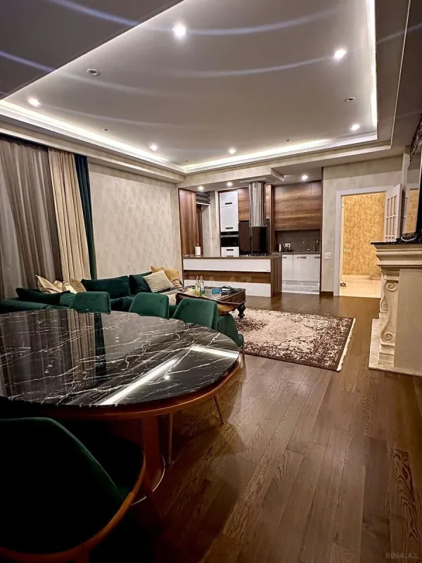 Satılır 4 otaqlı mənzil 140 m²