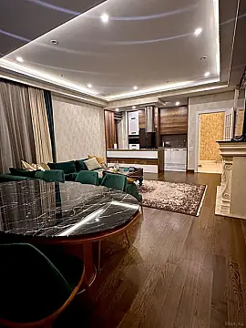 Satılır 4 otaqlı mənzil 140 m²