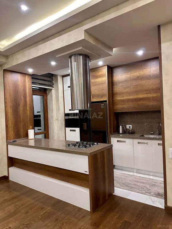 Satılır 4 otaqlı mənzil 140 m²