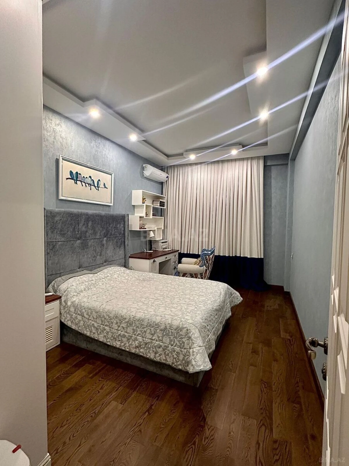 Satılır 4 otaqlı mənzil 140 m²