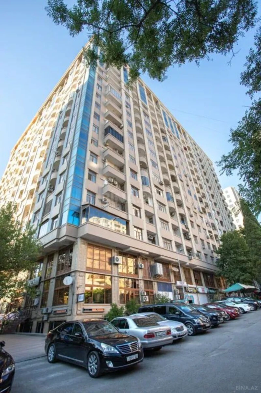 Satılır 4 otaqlı mənzil 140 m²