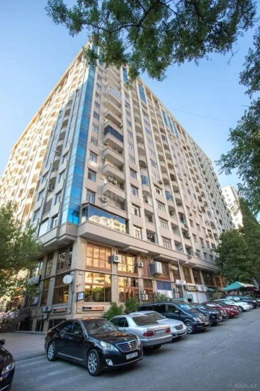 Satılır 4 otaqlı mənzil 140 m²