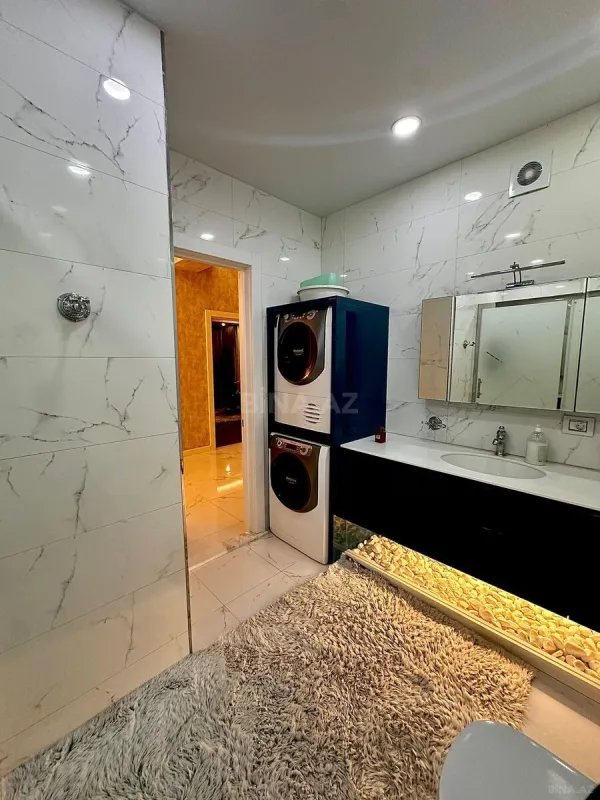 Satılır 4 otaqlı mənzil 140 m²