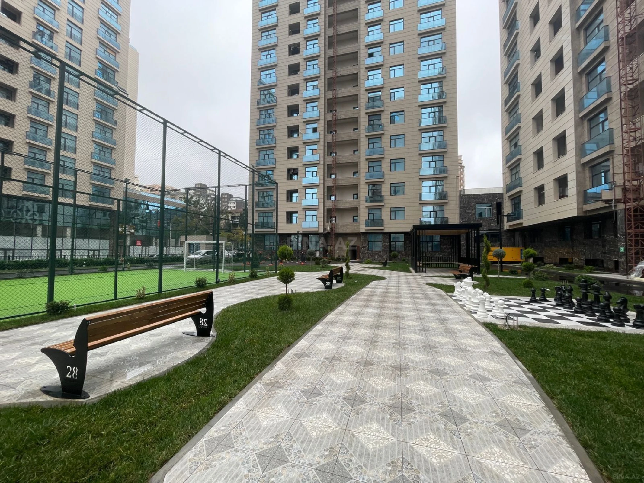 Satılır 3 otaqlı mənzil 121 m²