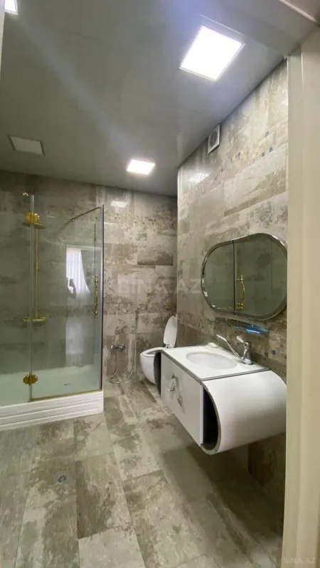 Satılır 5 otaqlı mənzil 290 m²