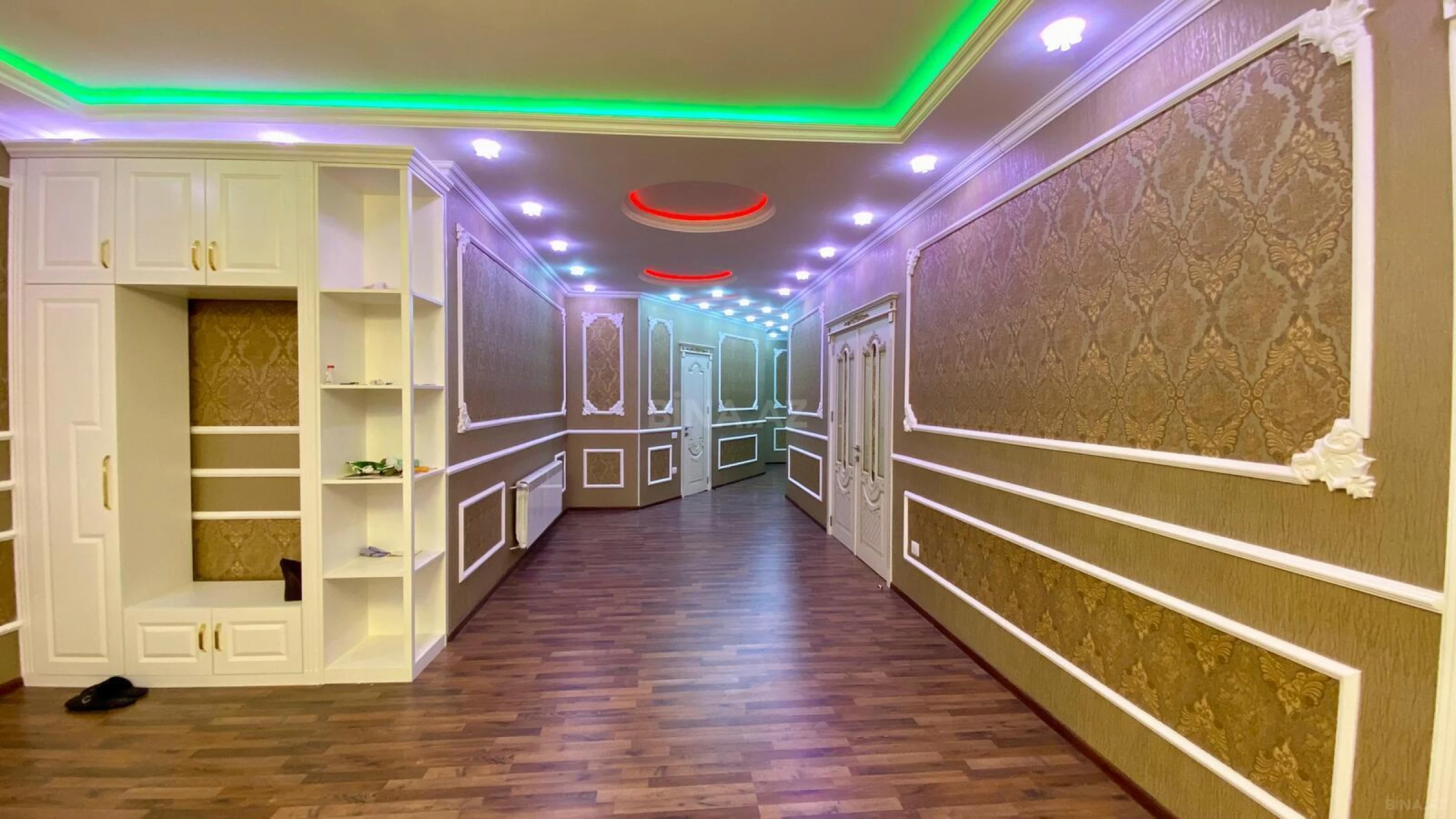 Satılır 5 otaqlı mənzil 290 m²