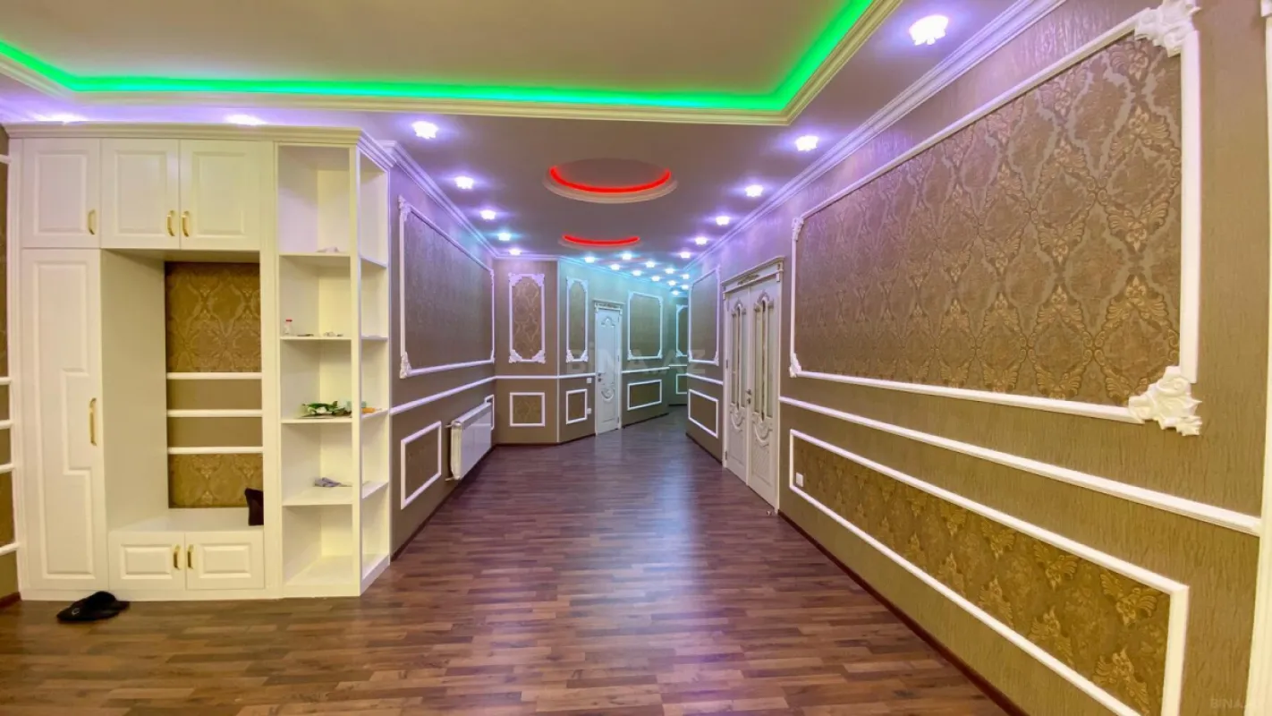 Satılır 5 otaqlı mənzil 290 m²