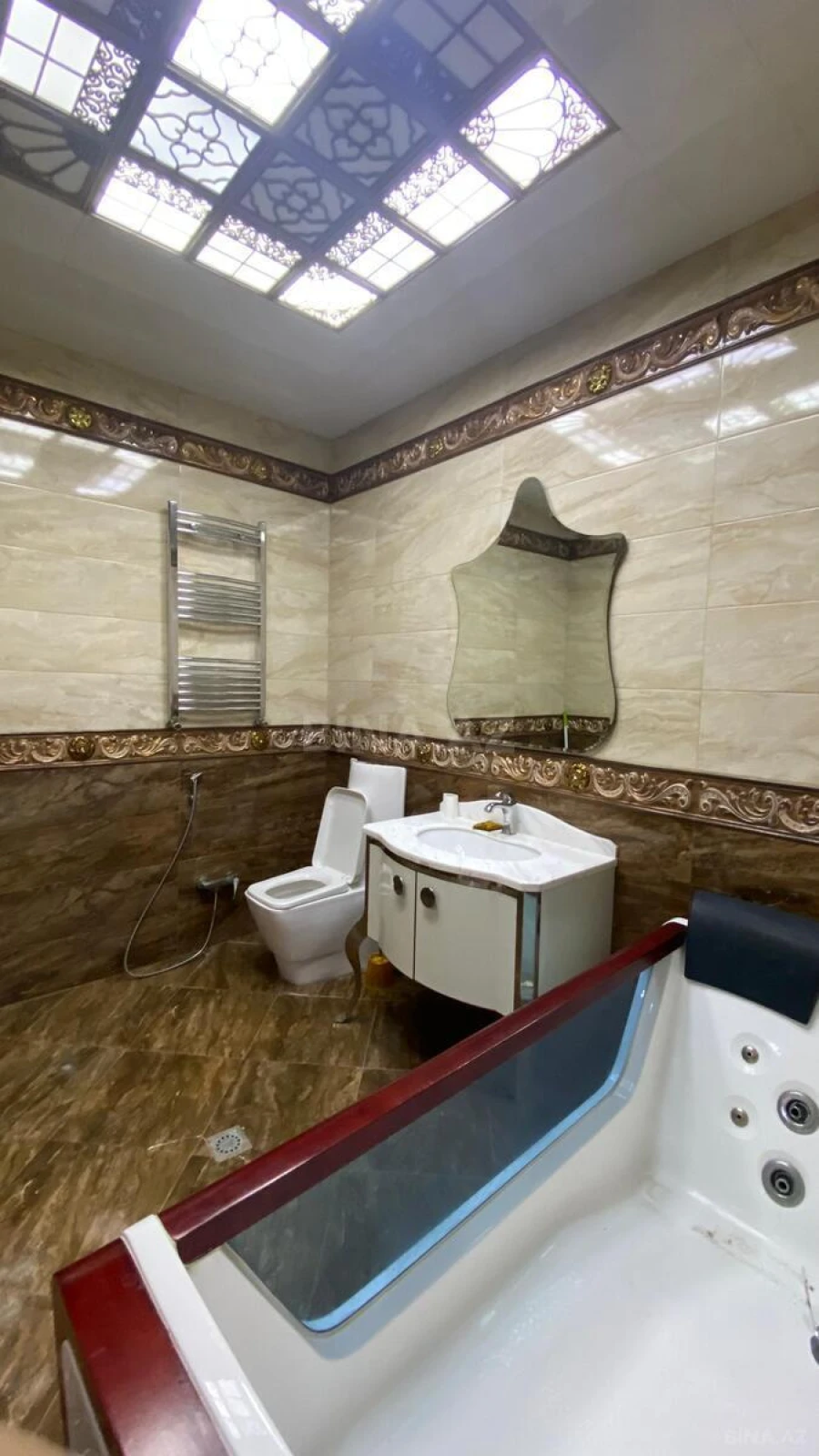 Satılır 5 otaqlı mənzil 290 m²