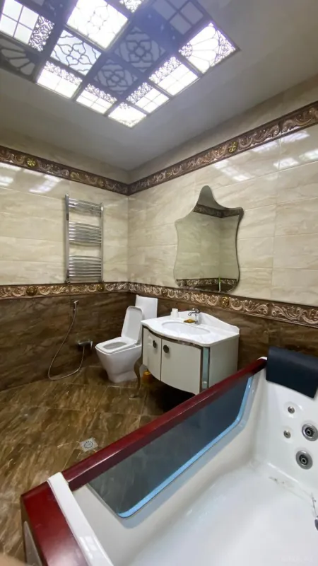 Satılır 5 otaqlı mənzil 290 m²