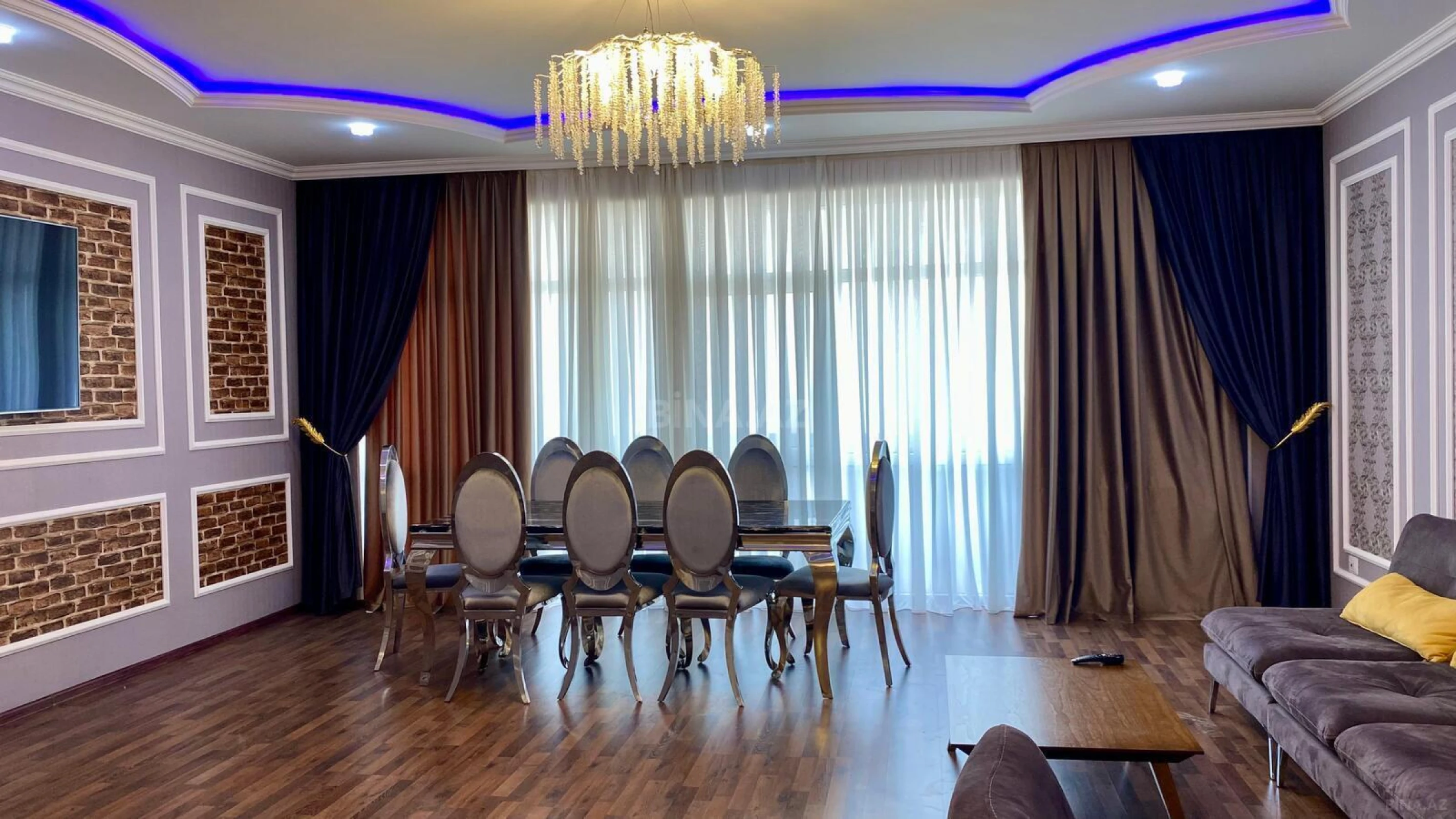 Satılır 5 otaqlı mənzil 290 m²