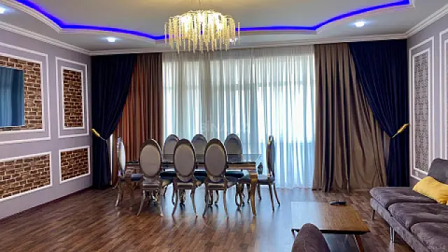 Satılır 5 otaqlı mənzil 290 m²