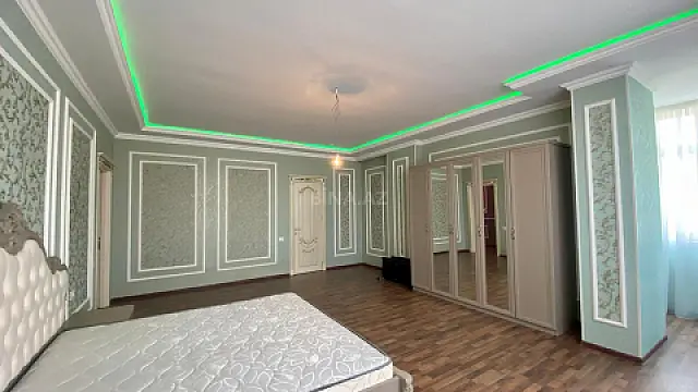 Satılır 5 otaqlı mənzil 290 m²