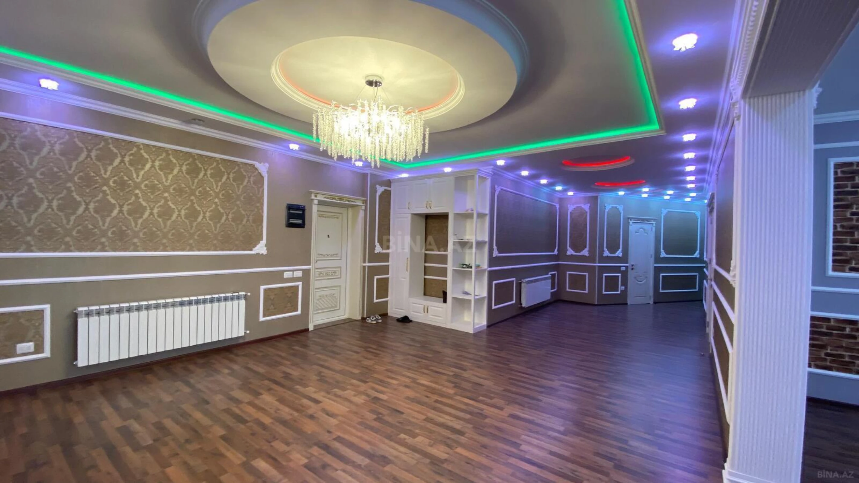 Satılır 5 otaqlı mənzil 290 m²