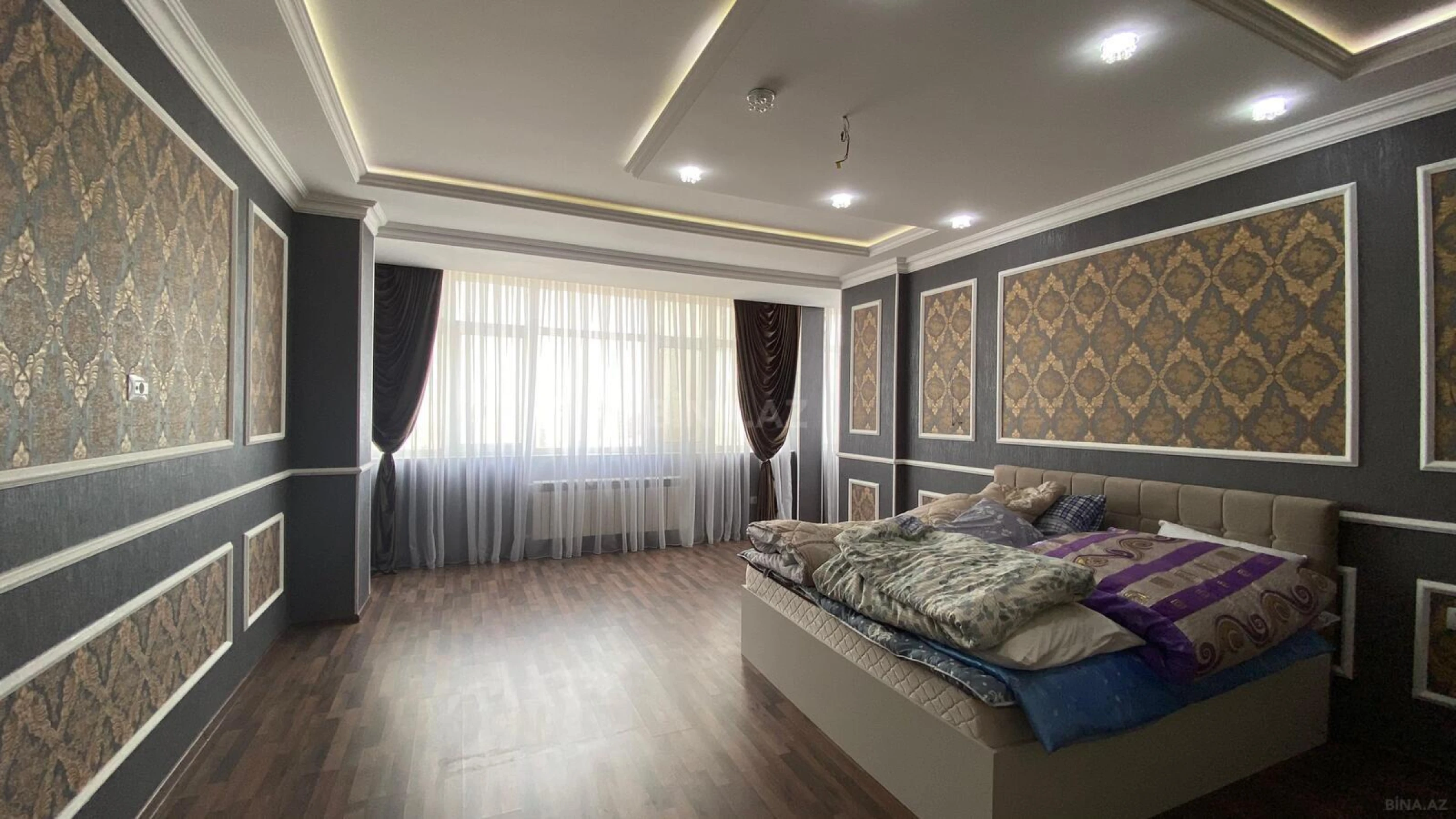 Satılır 5 otaqlı mənzil 290 m²