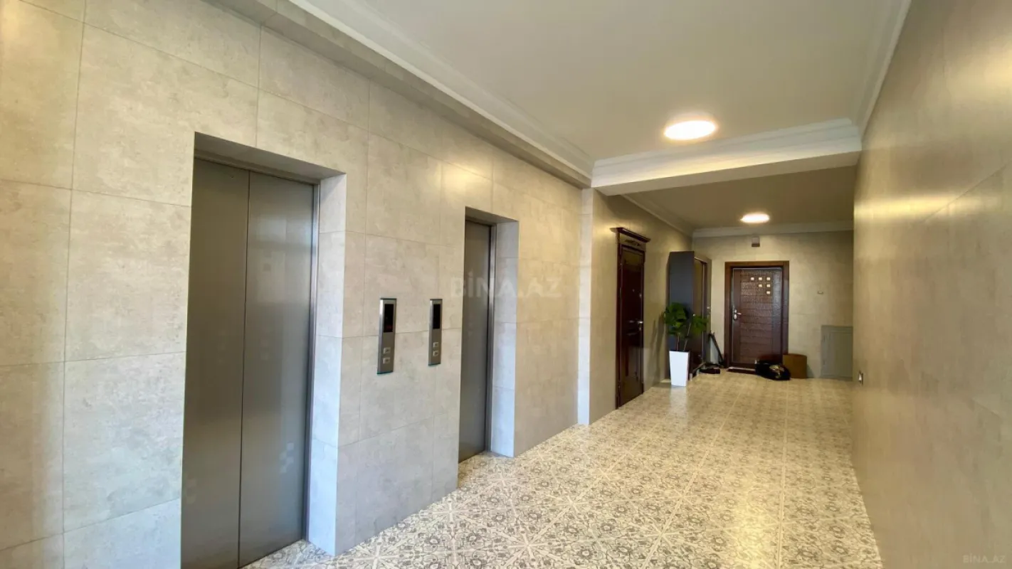 Satılır 5 otaqlı mənzil 290 m²