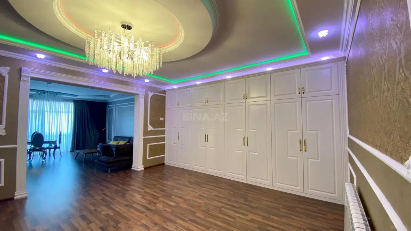 Satılır 5 otaqlı mənzil 290 m²