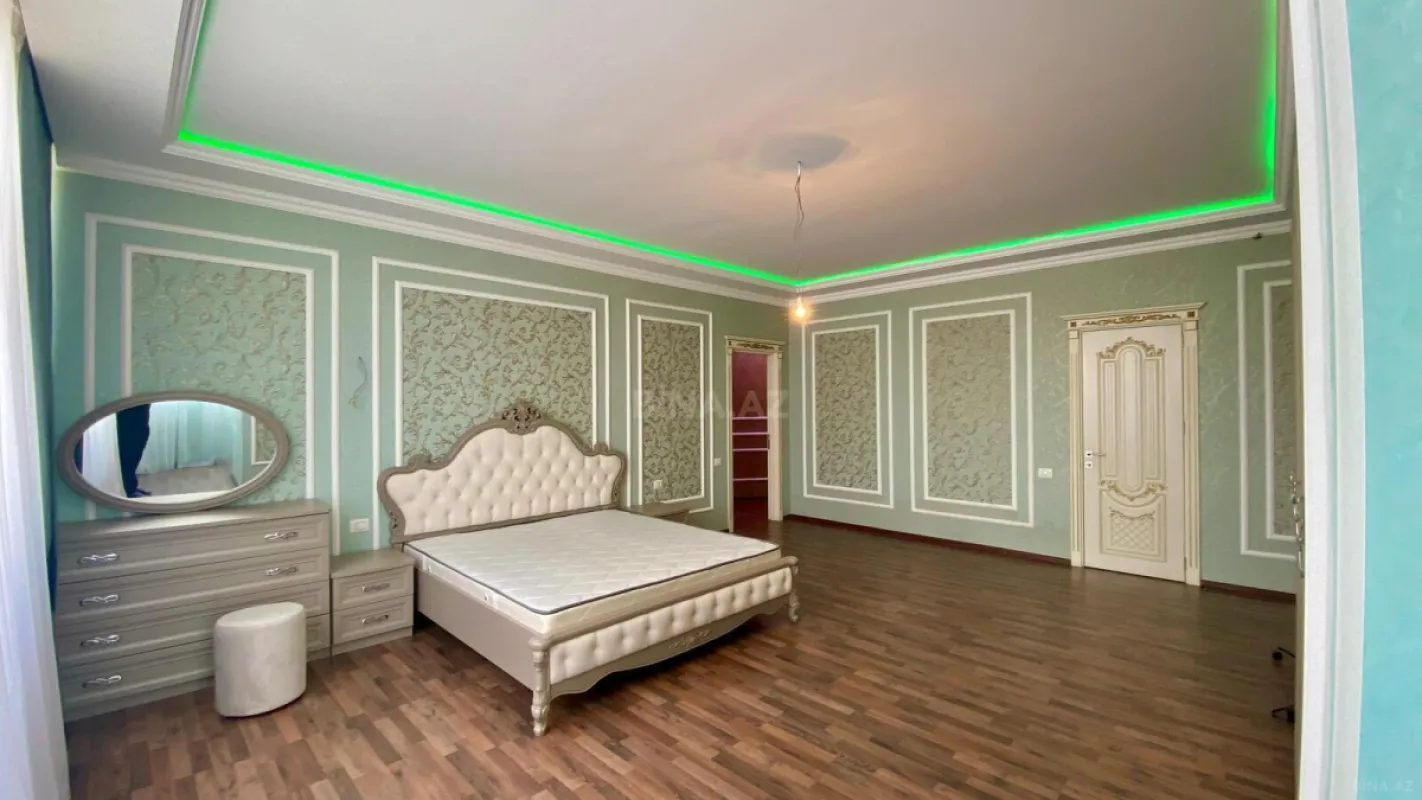 Satılır 5 otaqlı mənzil 290 m²