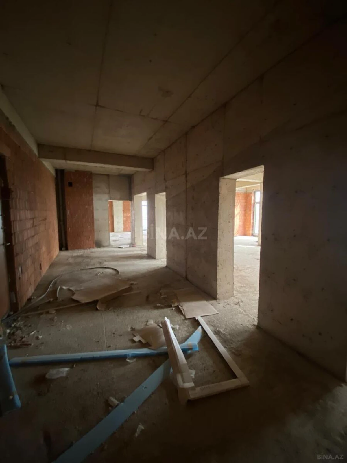 Satılır 4 otaqlı mənzil 195 m²