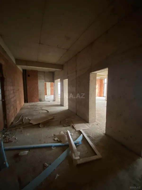 Satılır 4 otaqlı mənzil 195 m²