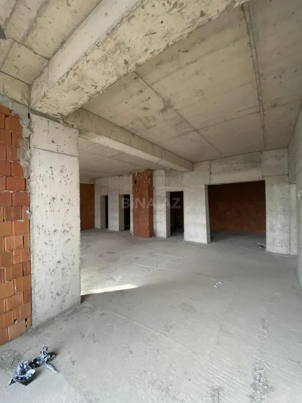 Satılır 4 otaqlı mənzil 195 m²