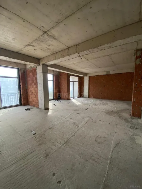 Satılır 4 otaqlı mənzil 195 m²