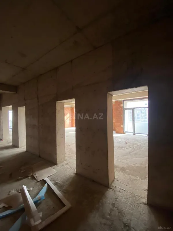 Satılır 4 otaqlı mənzil 195 m²