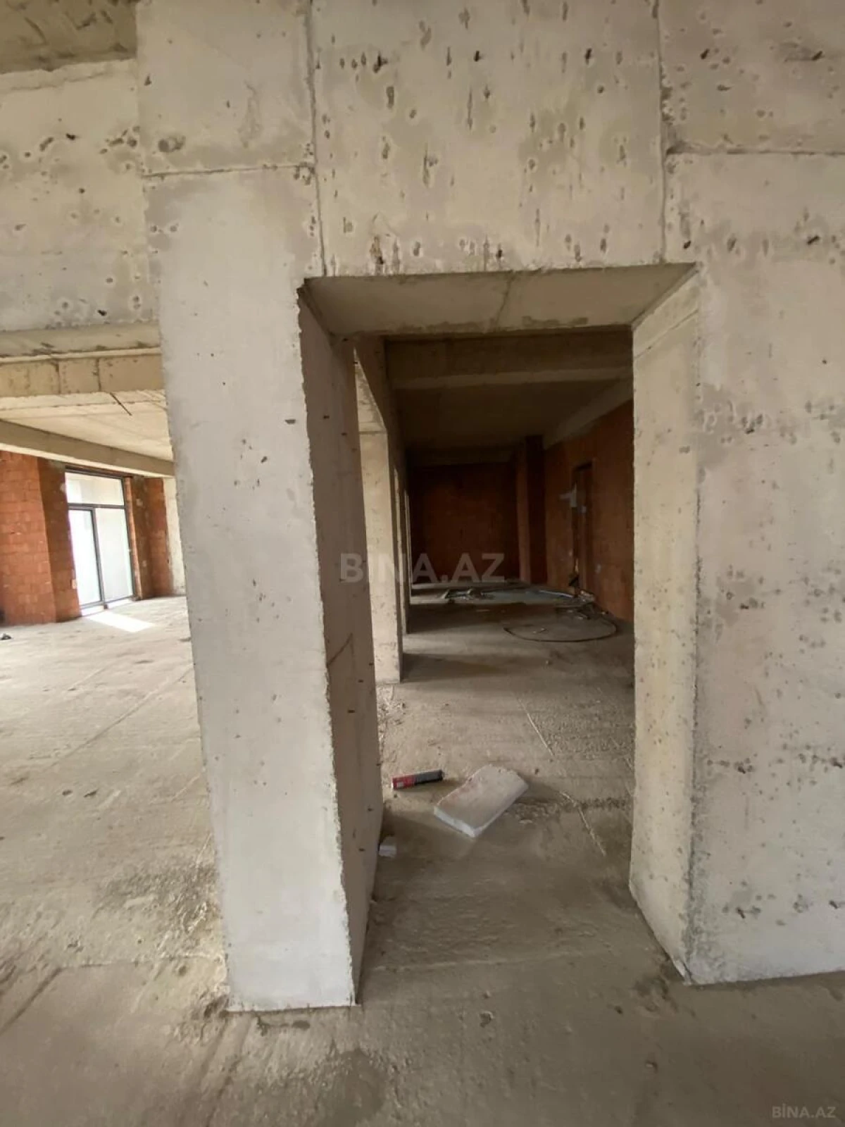 Satılır 4 otaqlı mənzil 195 m²