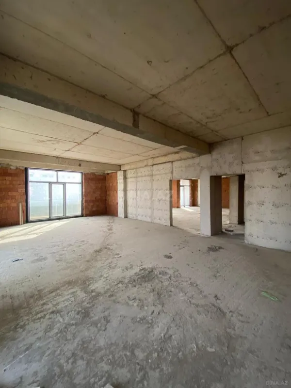 Satılır 4 otaqlı mənzil 195 m²