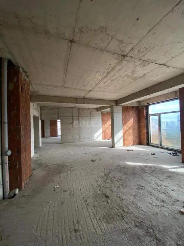 Satılır 4 otaqlı mənzil 195 m²