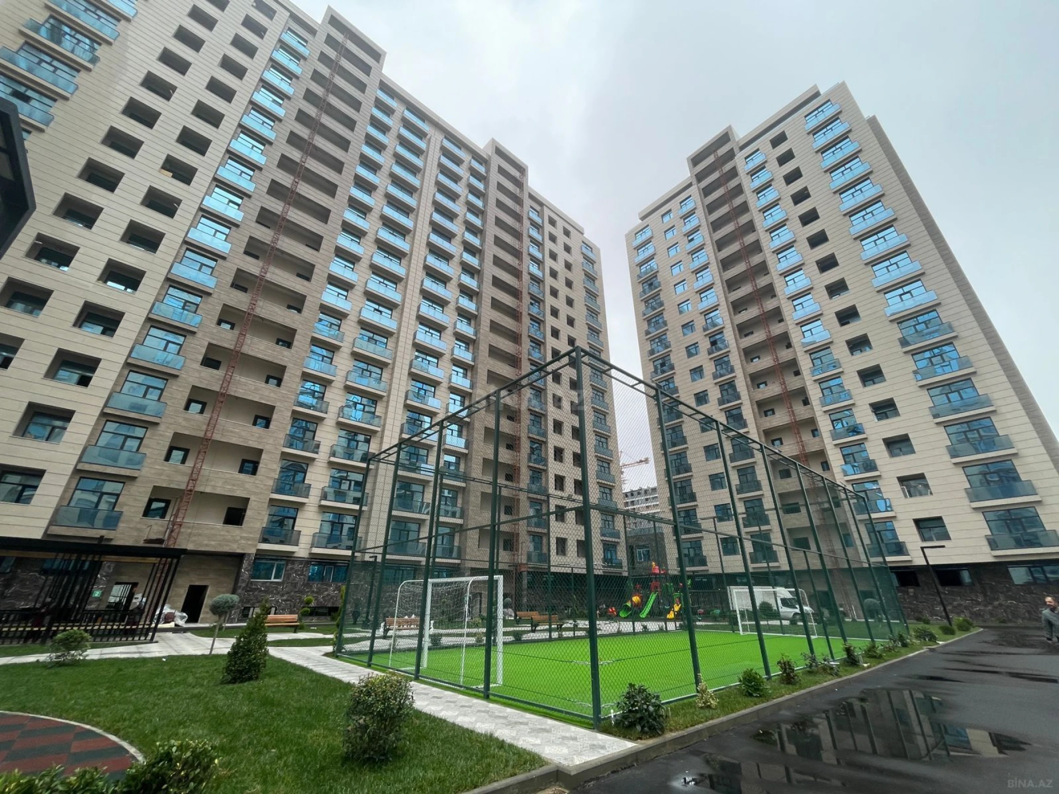 Satılır 4 otaqlı mənzil 195 m²