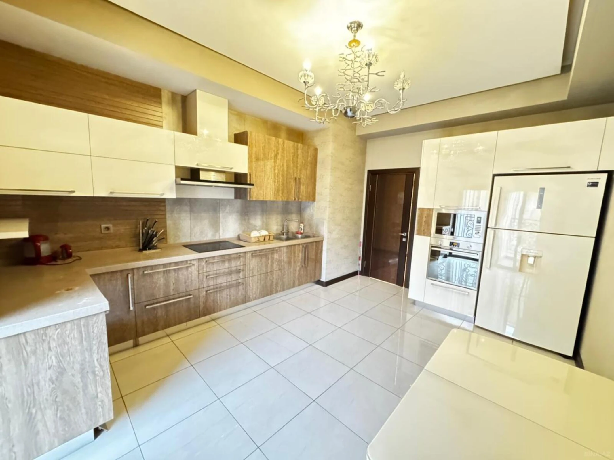 Kirayə verilir 3 otaqlı mənzil 165 m²