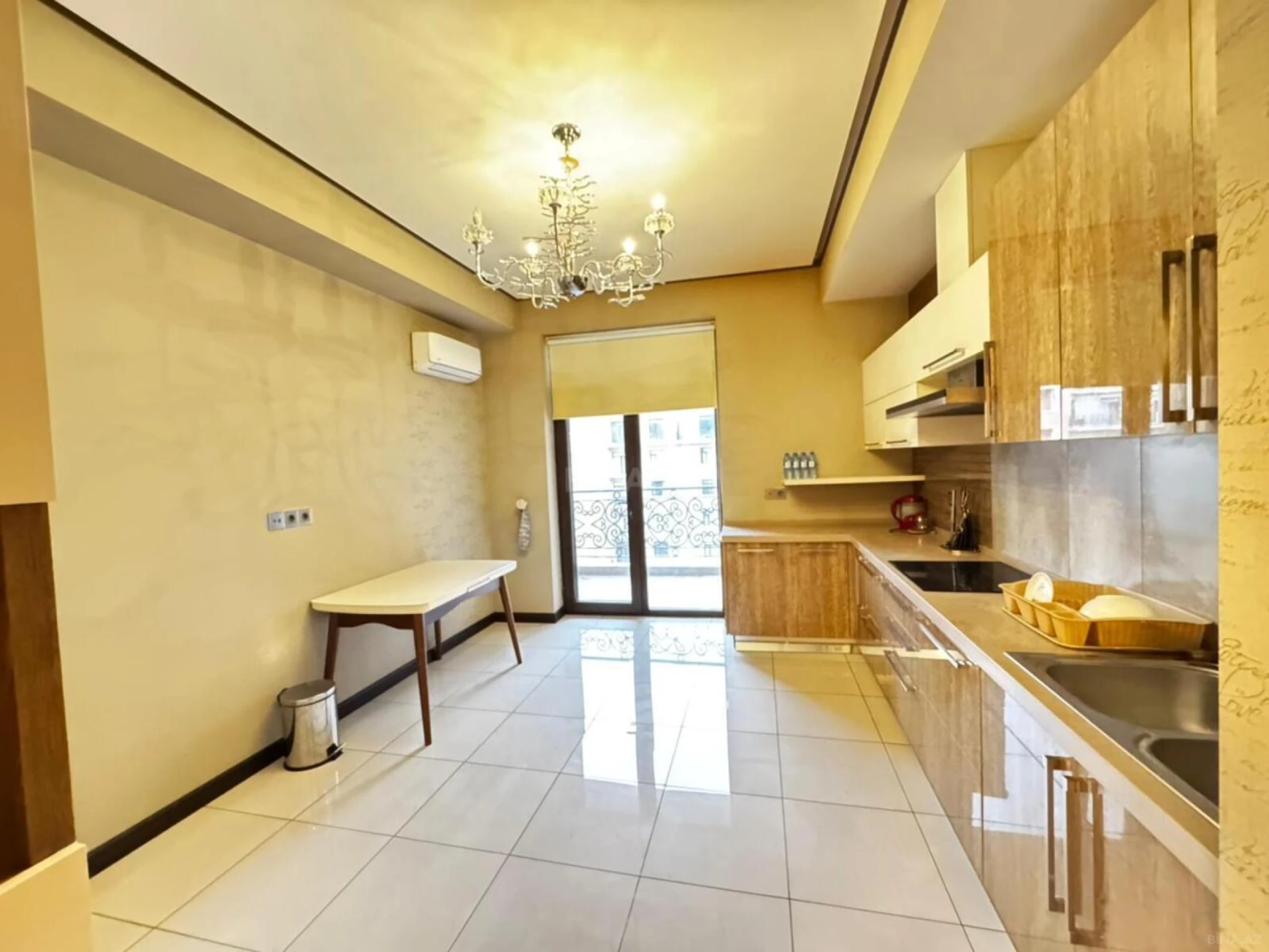 Kirayə verilir 3 otaqlı mənzil 165 m²