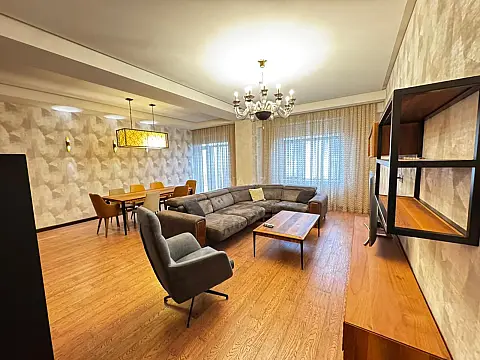 Kirayə verilir 3 otaqlı mənzil 165 m²