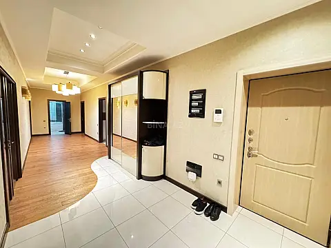 Kirayə verilir 3 otaqlı mənzil 165 m²