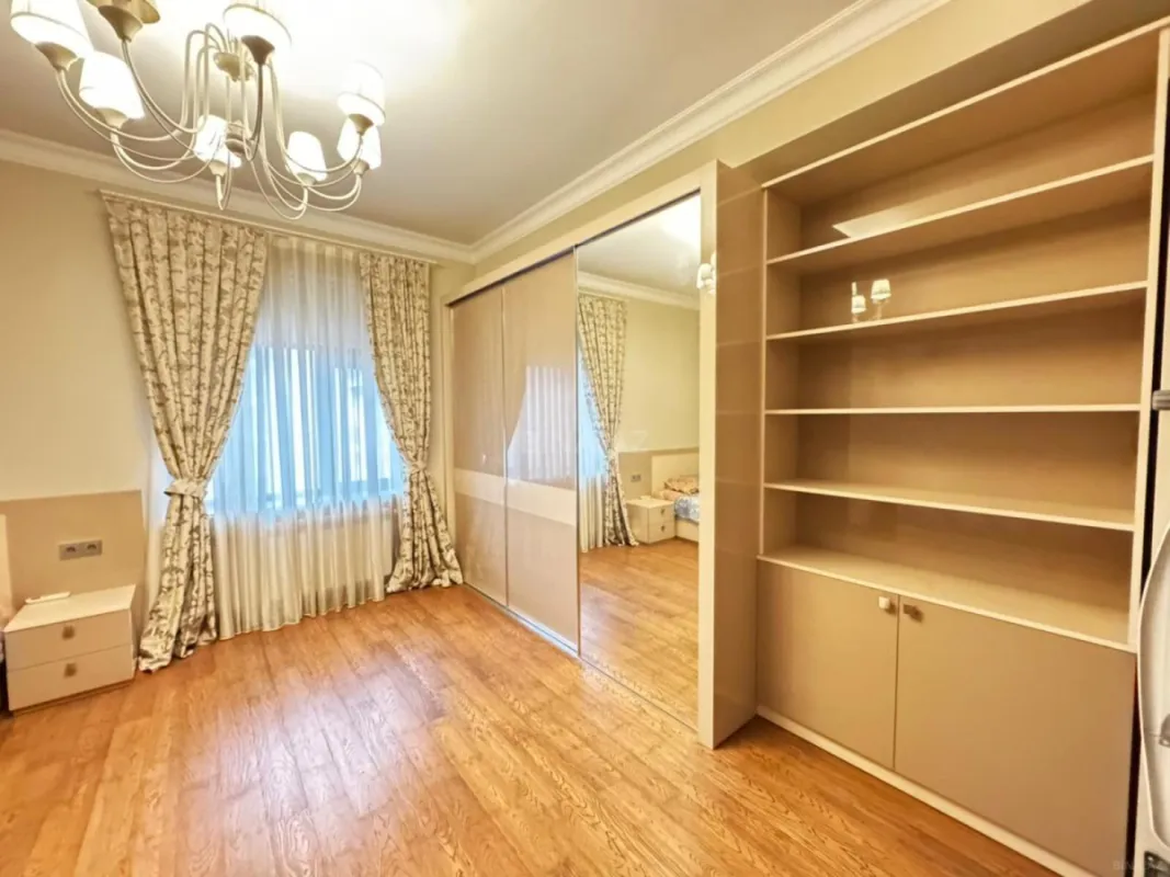 Kirayə verilir 3 otaqlı mənzil 165 m²