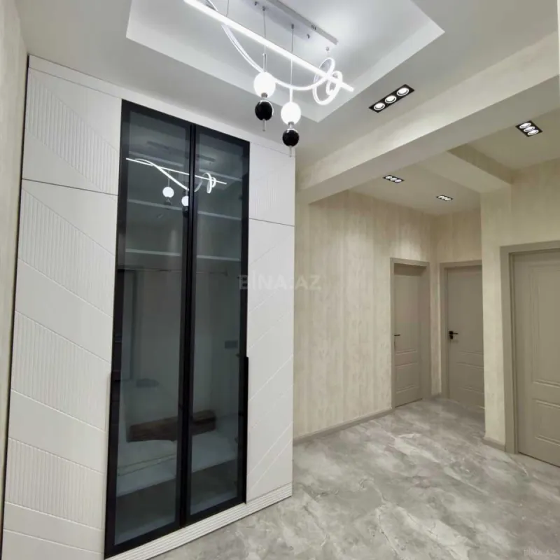 Satılır 2 otaqlı mənzil 79 m²