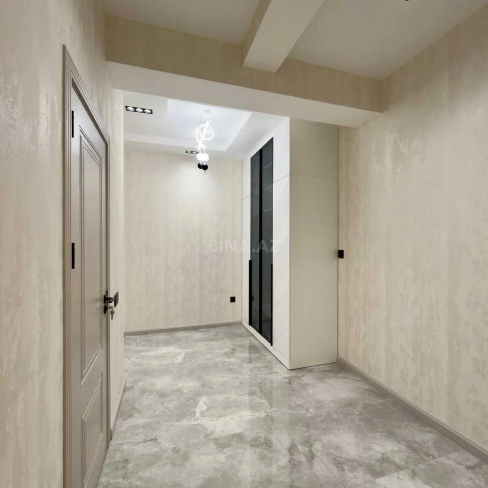 Satılır 2 otaqlı mənzil 79 m²