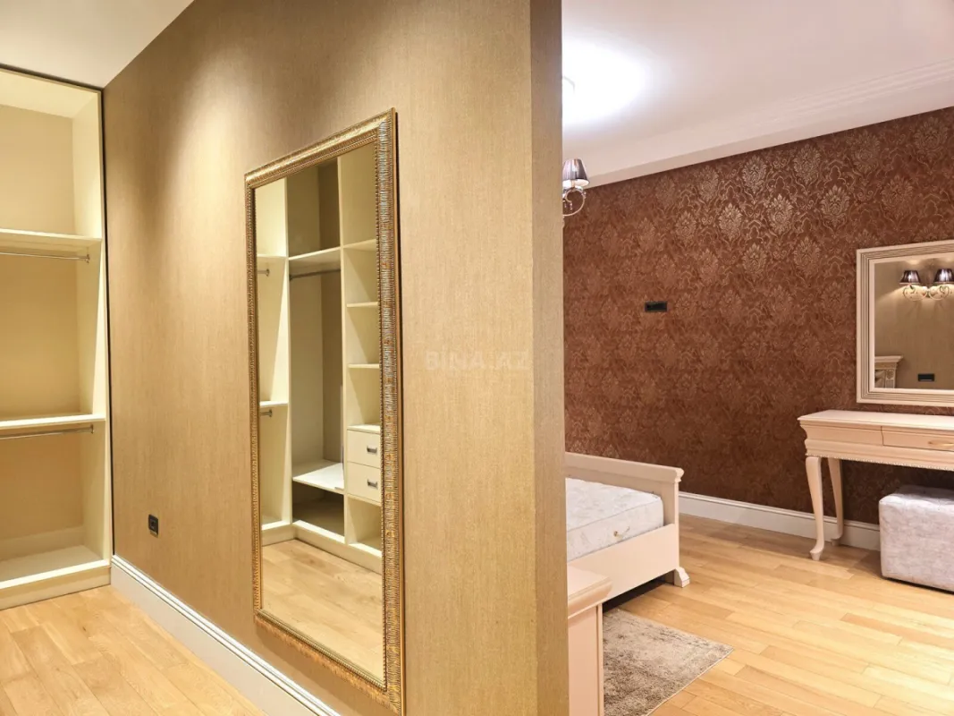 Satılır 4 otaqlı mənzil 200 m²