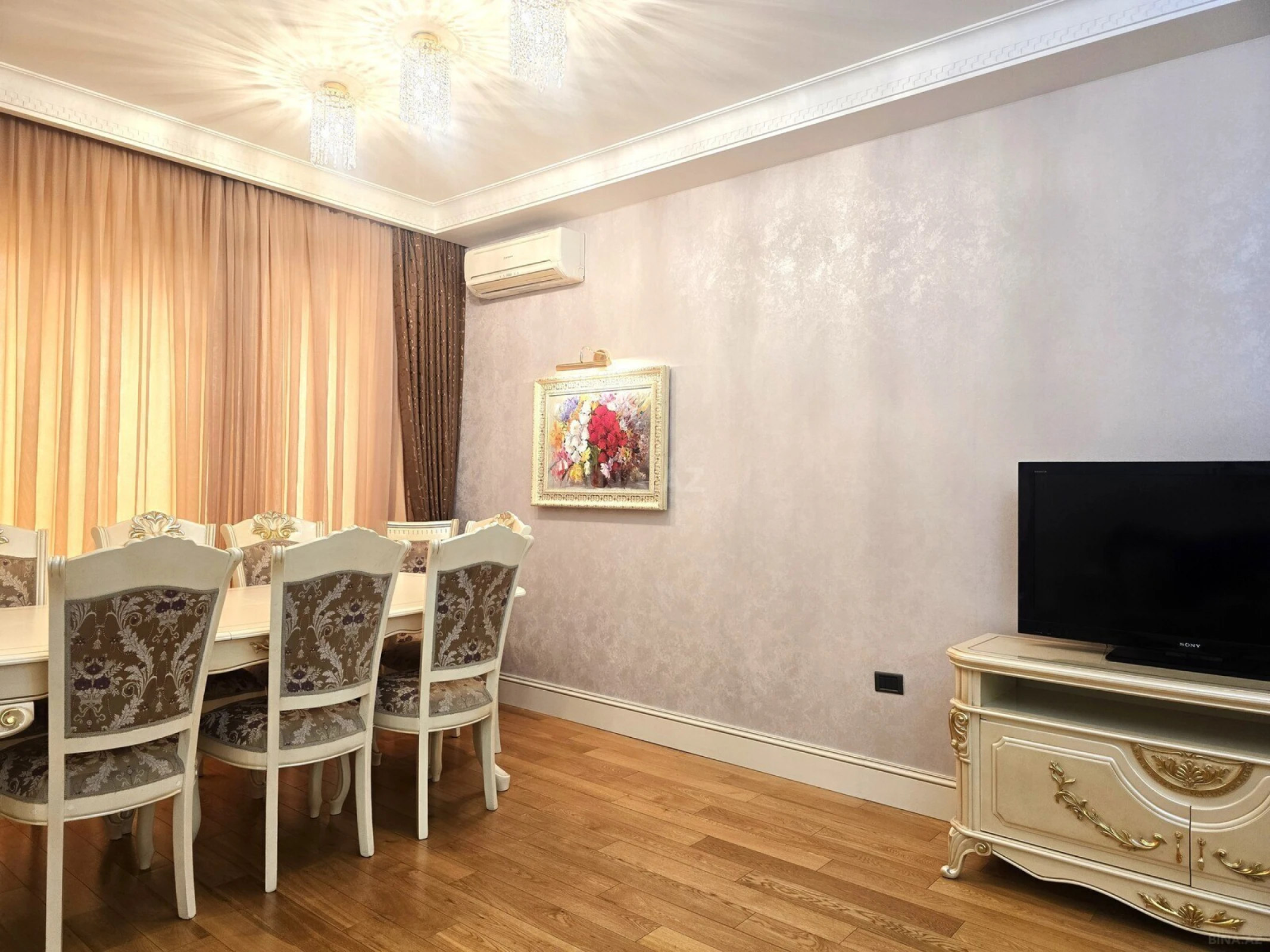 Satılır 4 otaqlı mənzil 200 m²