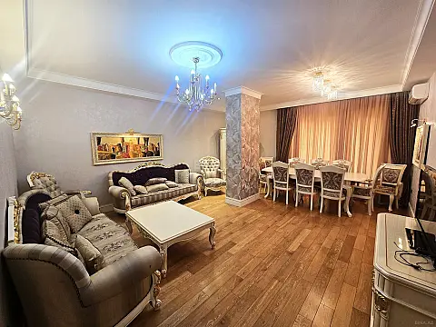 Satılır 4 otaqlı mənzil 200 m²