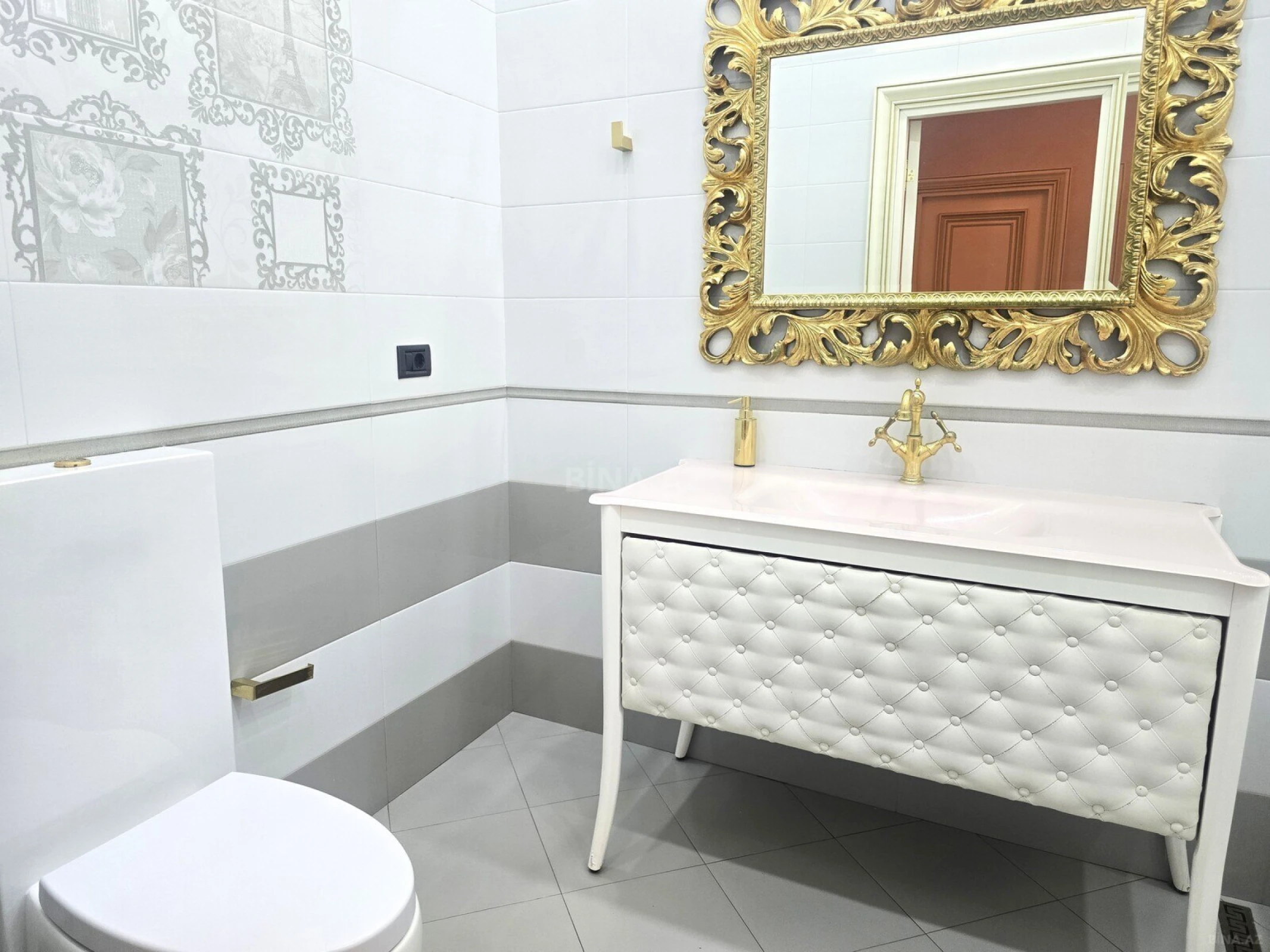 Satılır 4 otaqlı mənzil 200 m²