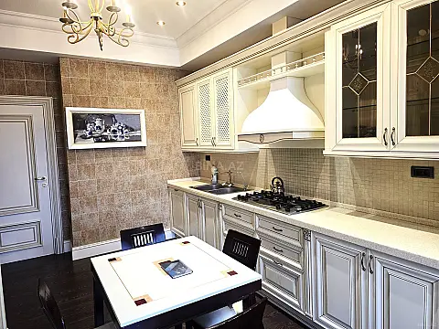 Satılır 4 otaqlı mənzil 200 m²