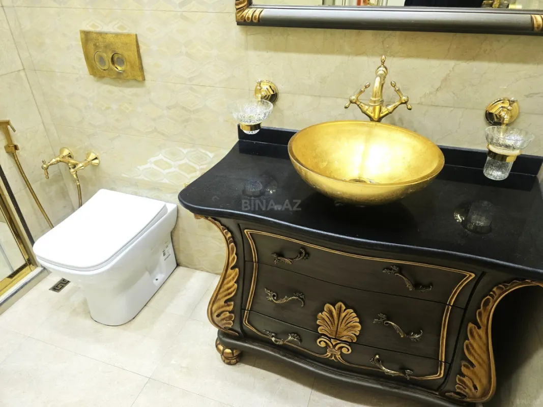 Satılır 4 otaqlı mənzil 200 m²