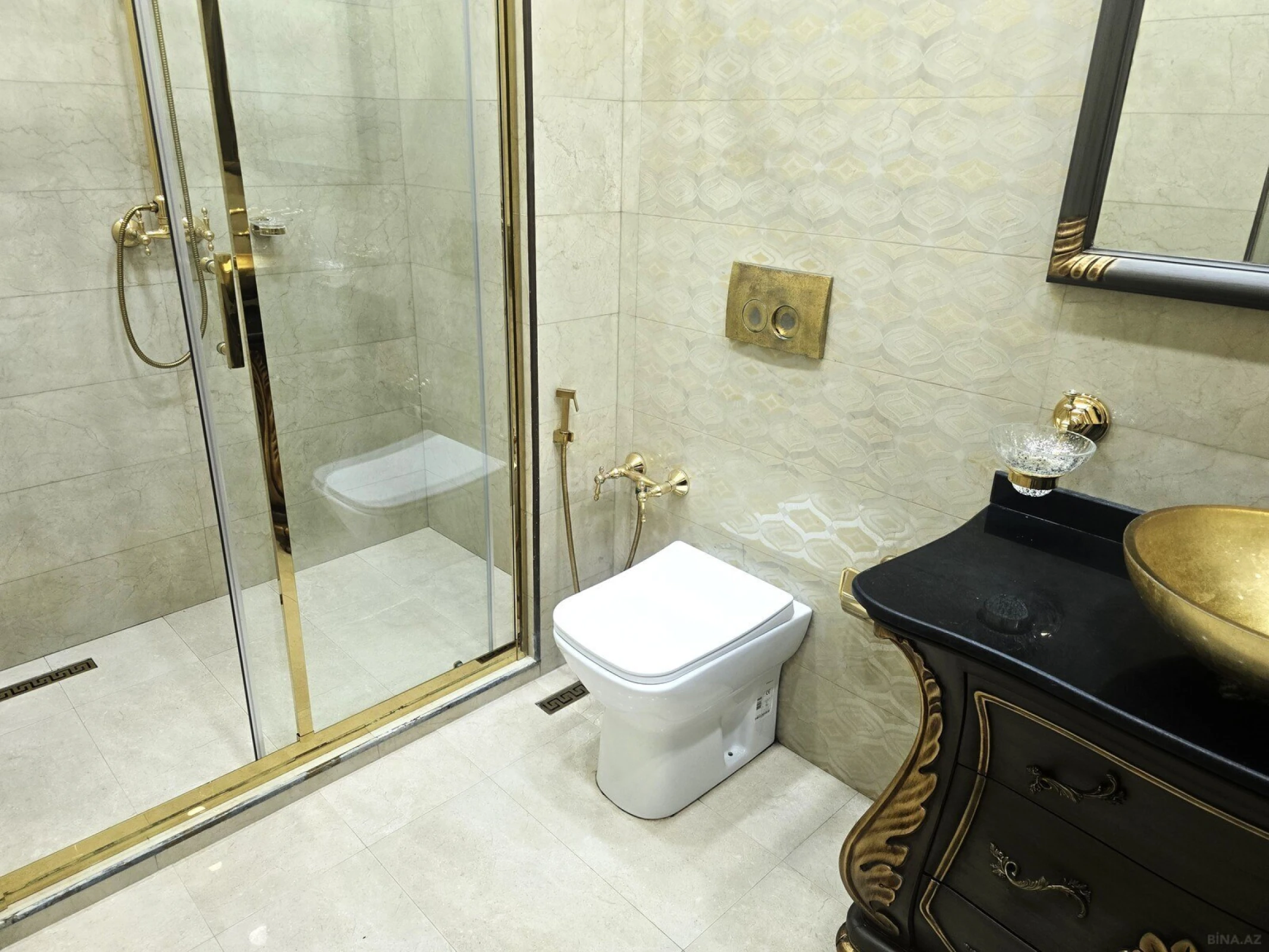 Satılır 4 otaqlı mənzil 200 m²