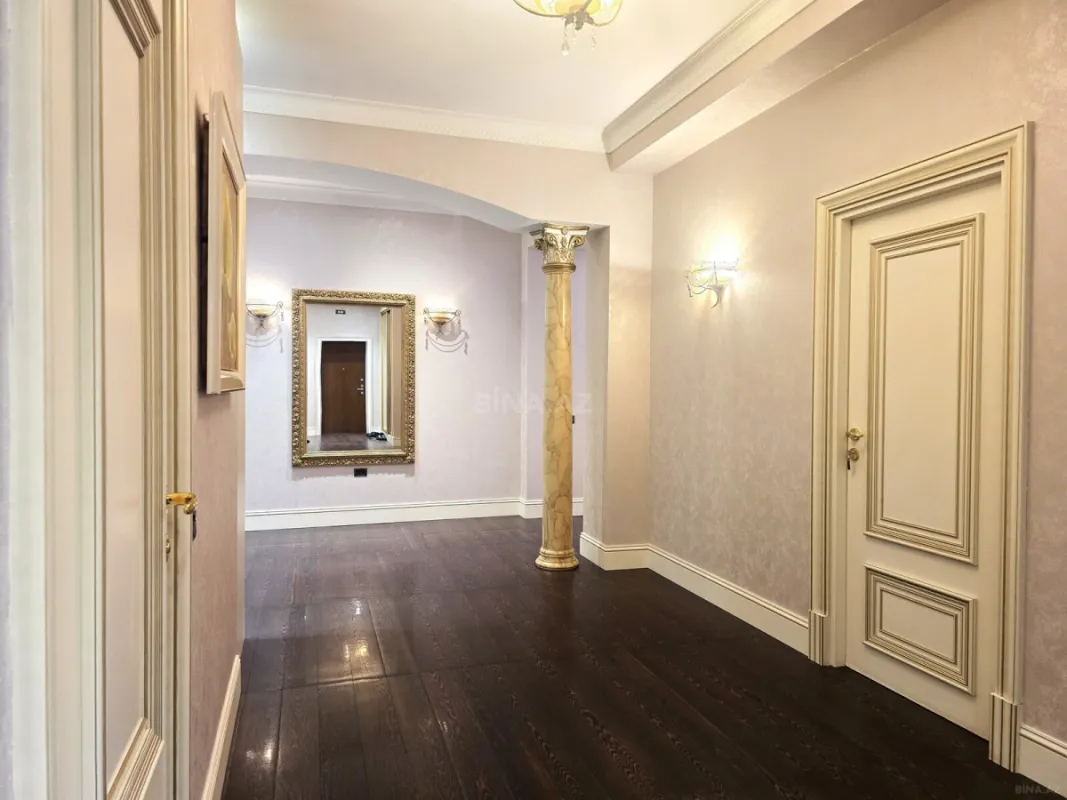 Satılır 4 otaqlı mənzil 200 m²